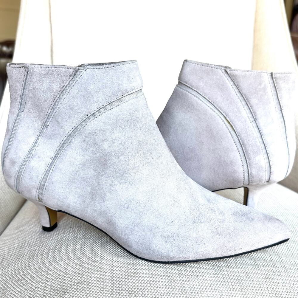 Bella Vita Faraday Light Gray Suede Ankle Booties Kitten Heel 8.5 WW NWOB